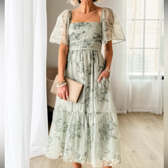 Abercrombie & Fitch Dresses & Skirts - A&F Emerson Angel Sleeve Midi Dress - Small/Green Floral